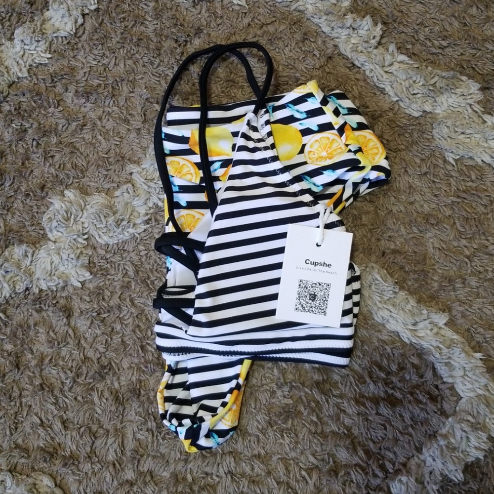 Bikini - Picture 3 of 5